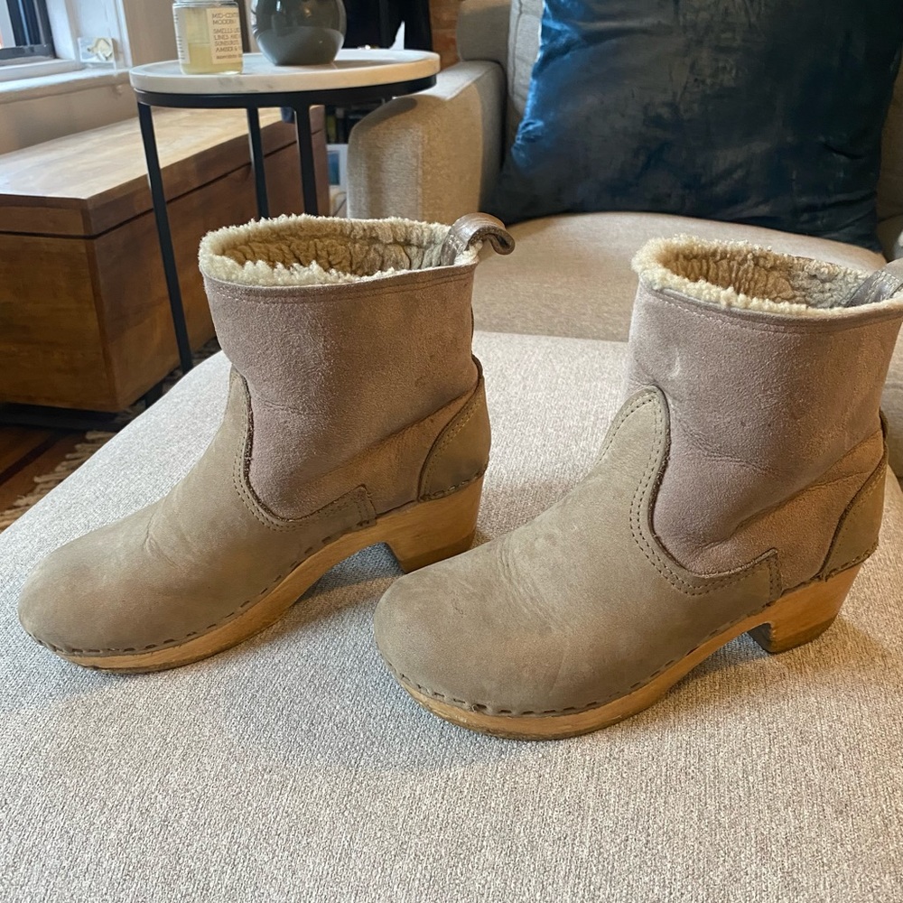 No. 6 Shearling lined boots, Size 39. Well-loved but in good used condition. - Picture 2 of 6
